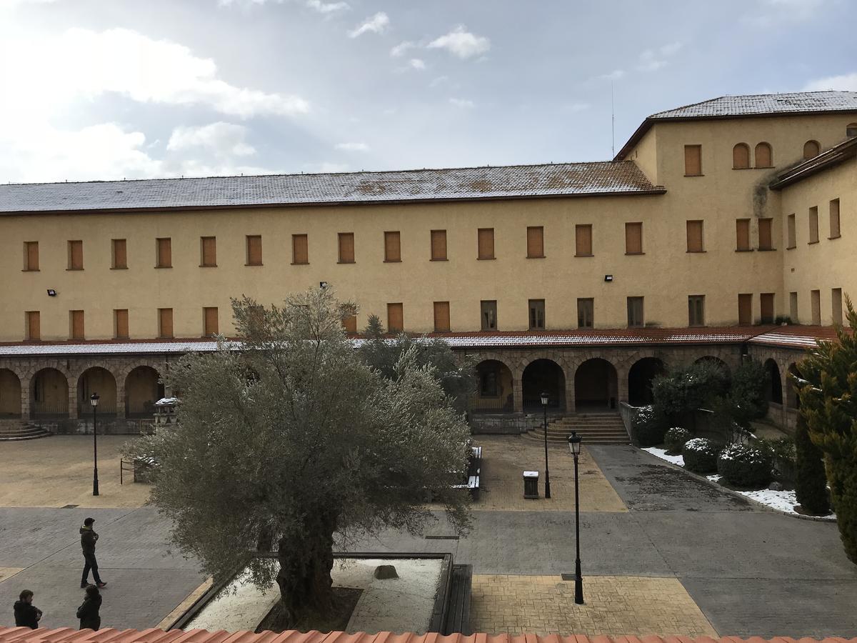 Albergue Pirenarium Sabiñánigo Exteriör bild