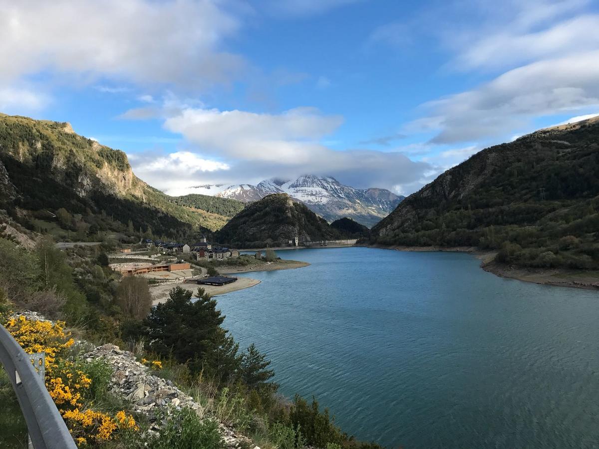 Albergue Pirenarium Sabiñánigo Exteriör bild